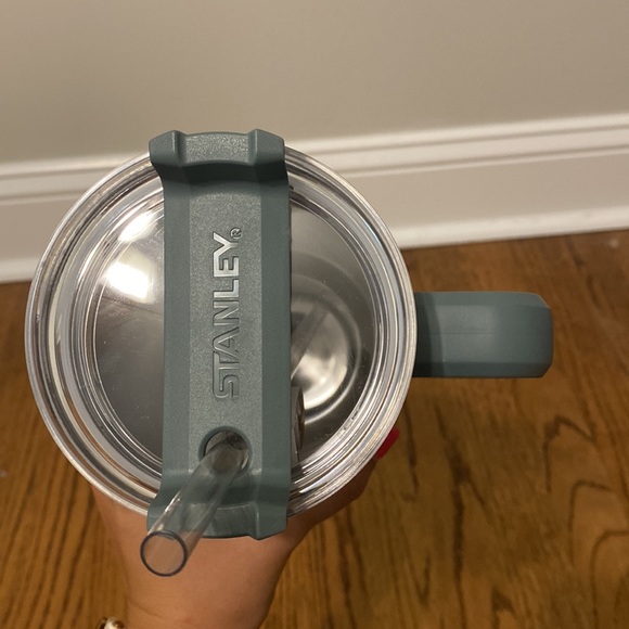 Stanley Quencher 40oz - Picture 3 of 4